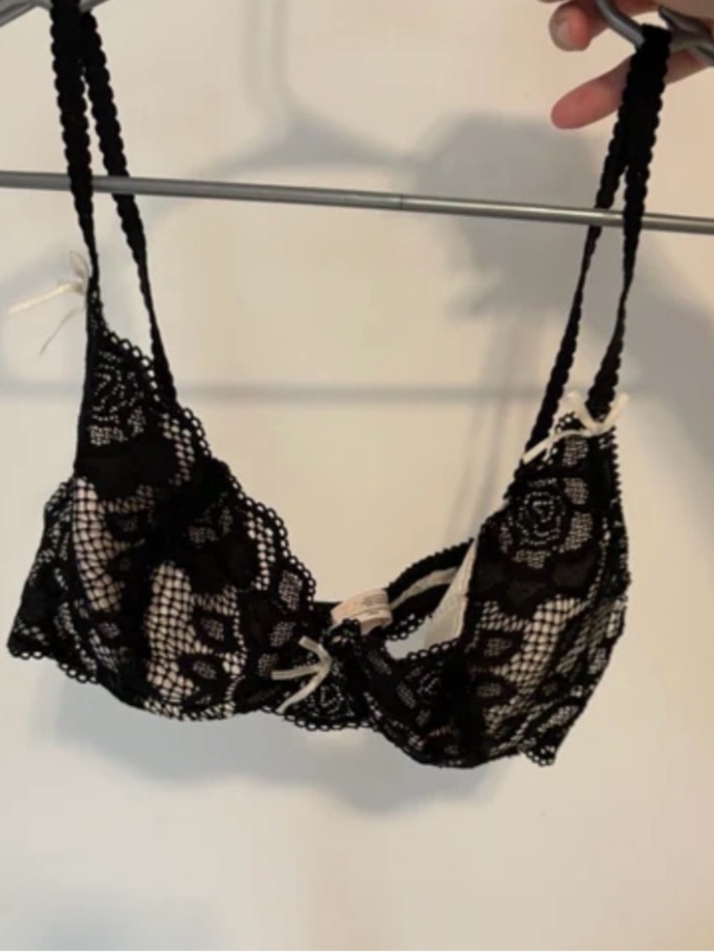 La Vie En Rose Black Lace Underwire Bra with Cream Accents